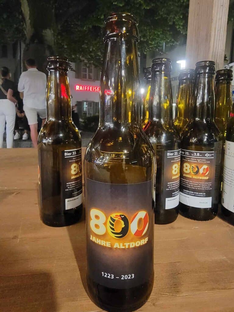 A bottle of beer with a label saying "800 Jahre Altdorf 1223-2023" to commemorate the anniversary of Altdorf Switerland