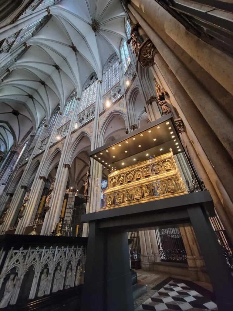 The huge gold reliquary of the three kings which looks like a treasure chest