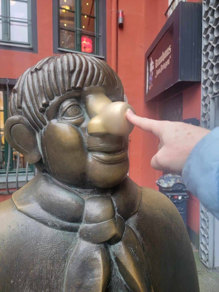 A finger booping Tunnes' nose