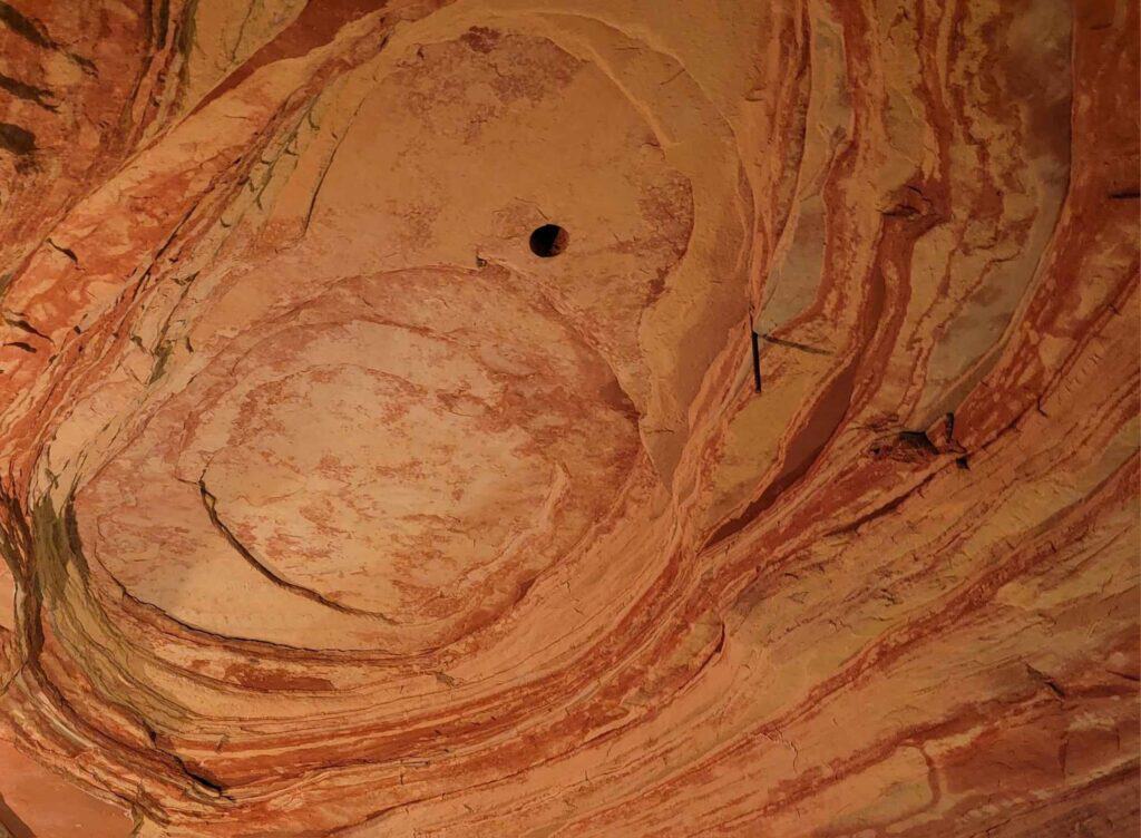 A bullseye pattern of red and yellow sandstone in Schlossberg caves