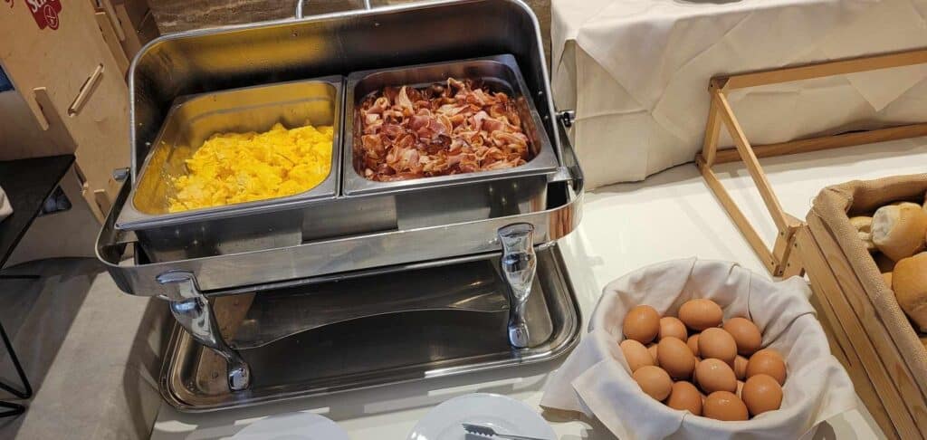 Scrambled eggs and bacon at a hotel buffet