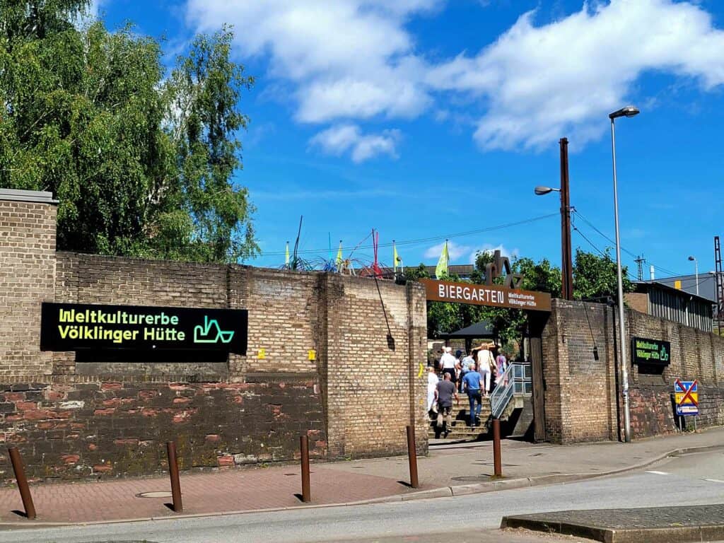 A wall surrounds a biergarten