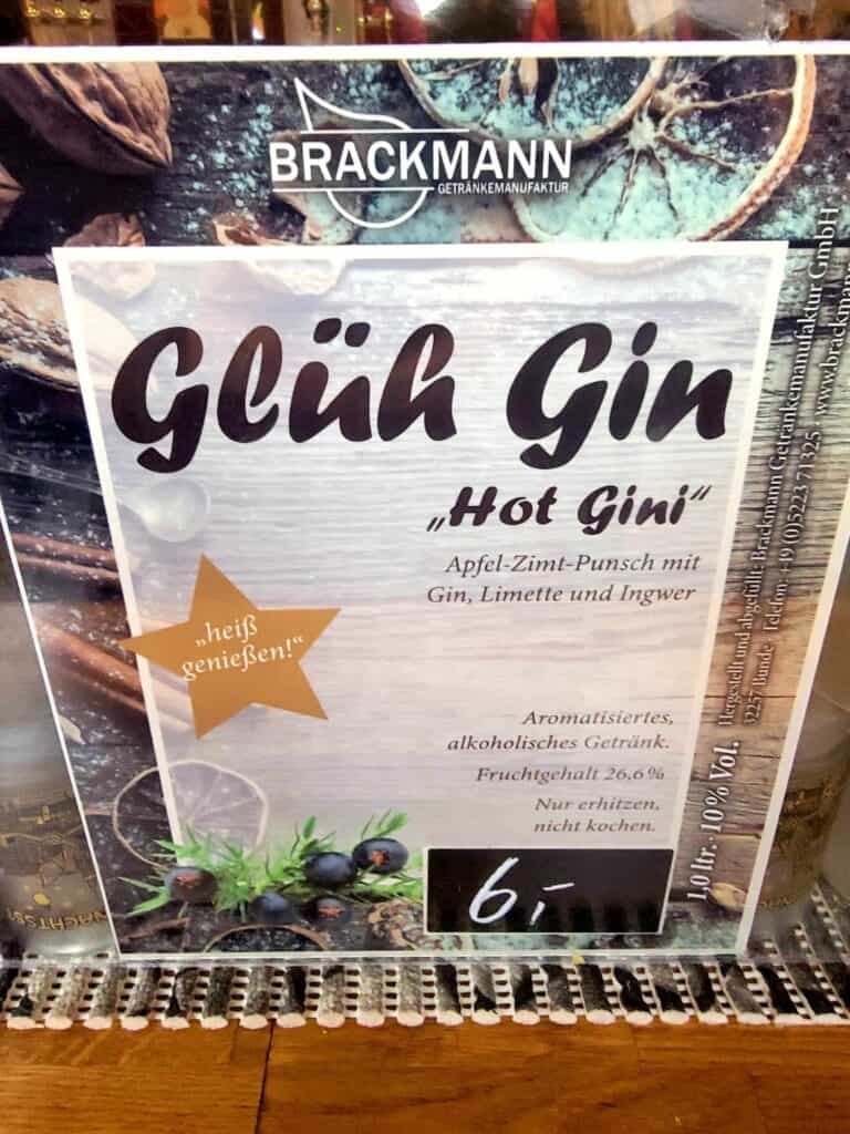 A sigh that says Glüh Gin "Hot Gini" The cost is 6 euros