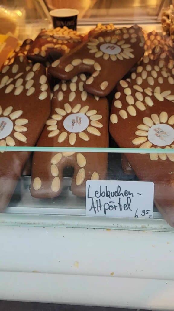 Gingerbread with almonds shaped like the Altportal