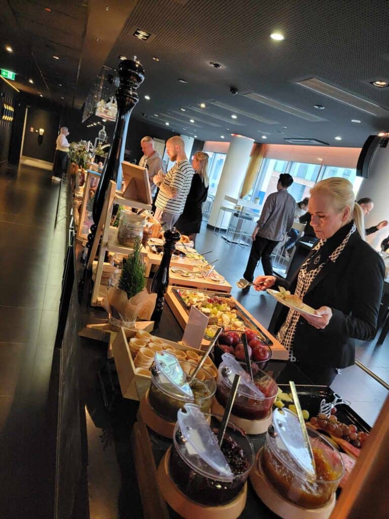 A breakfast buffet at the INNSiDE by Mélia Dusseldorf Hafen hotel.