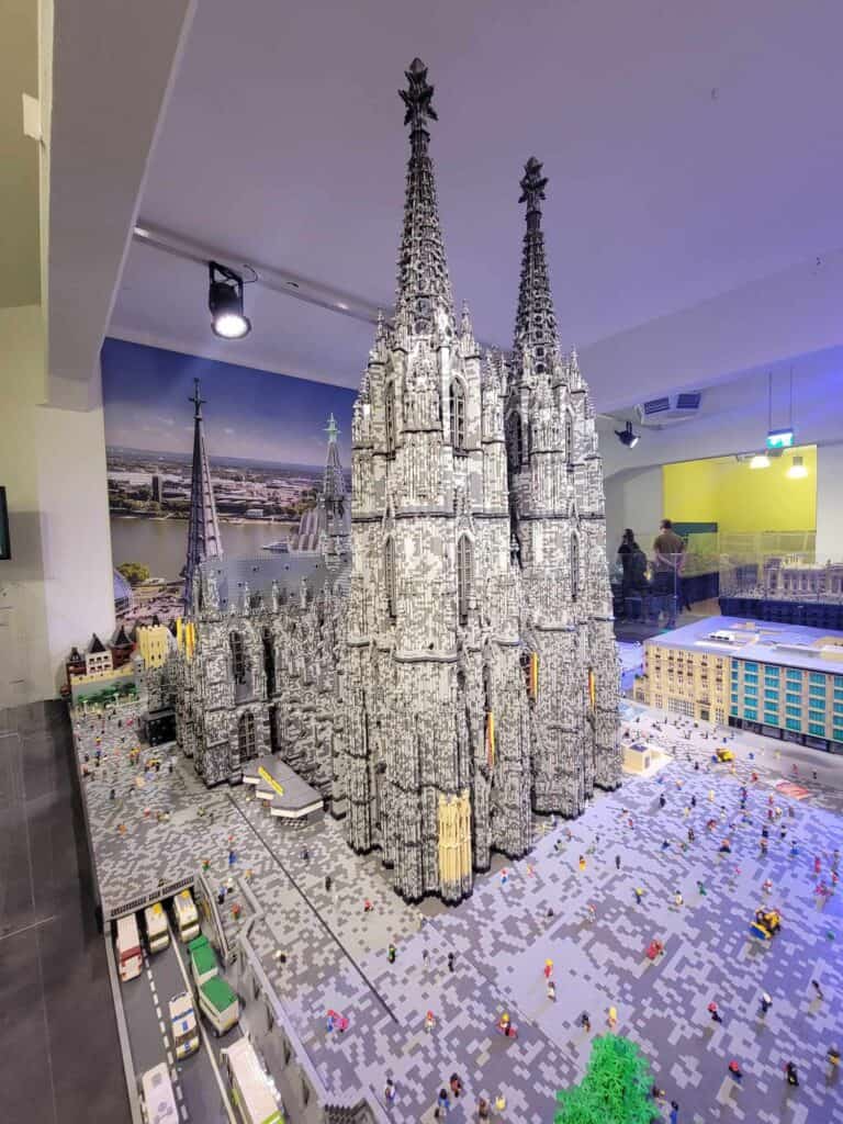 Cologne cathedral made of Legos