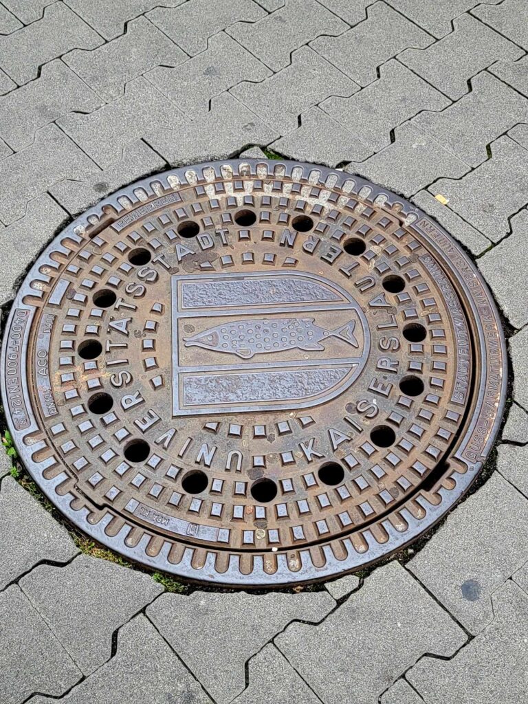 The Kaiserslautern coat of arms featuring a carp on a manhole cover