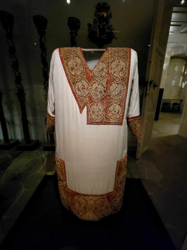 A white tunic with dark red and gold embroidery