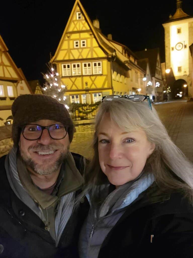 A smiling couple with the Plonlein behind