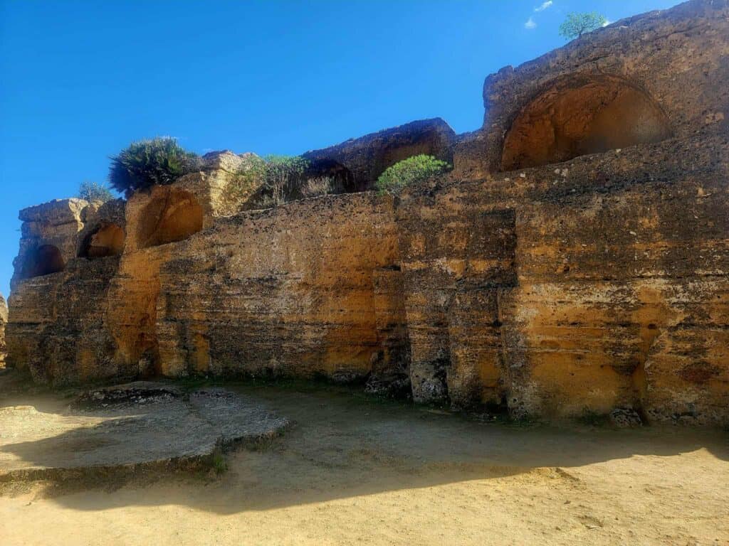 Early Byzantine Christian tombs in the Valley of the Temples