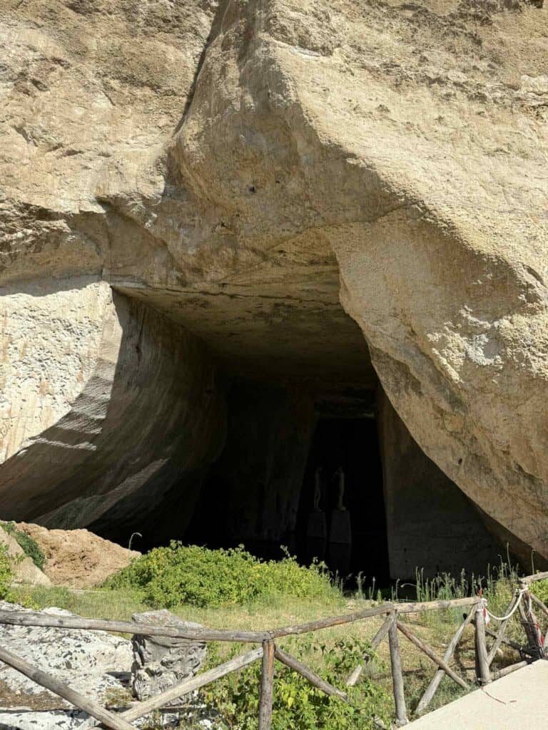 Grotta dei cordari in Syracuse archaeological park