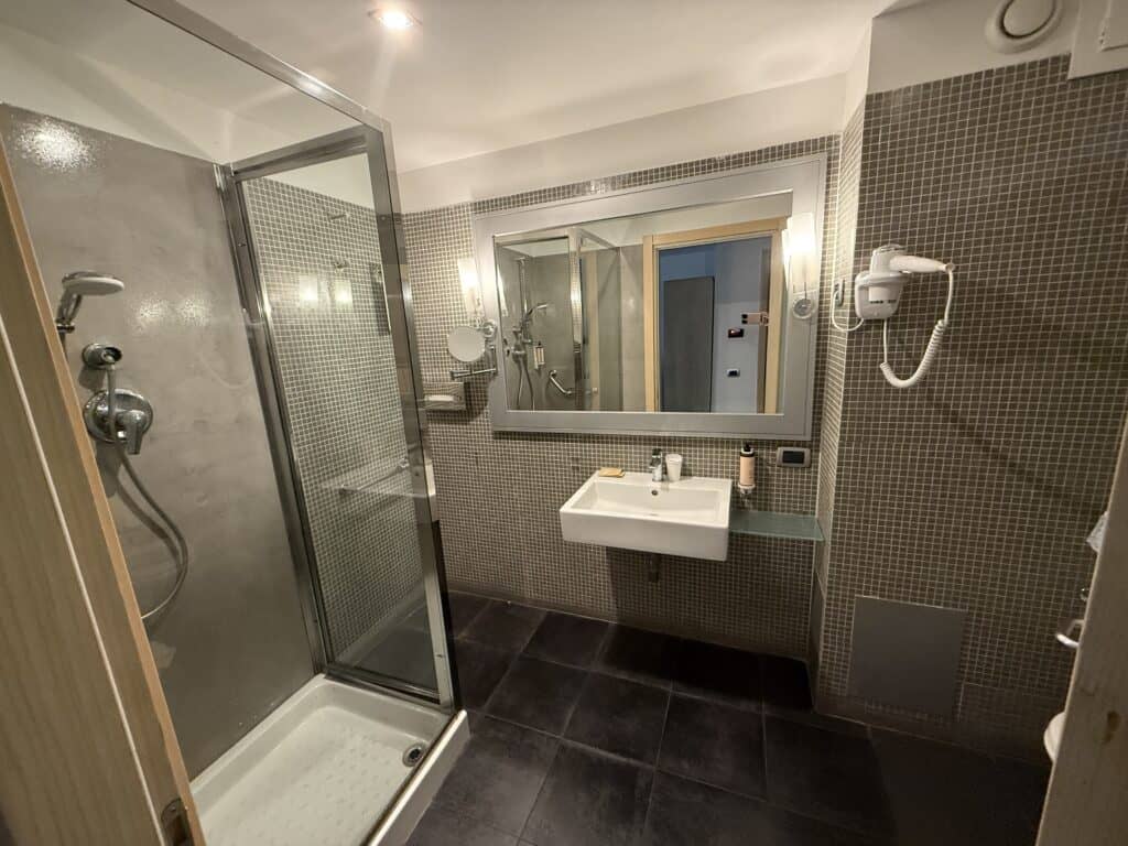 The bathroom at Mercure Palermo Centro