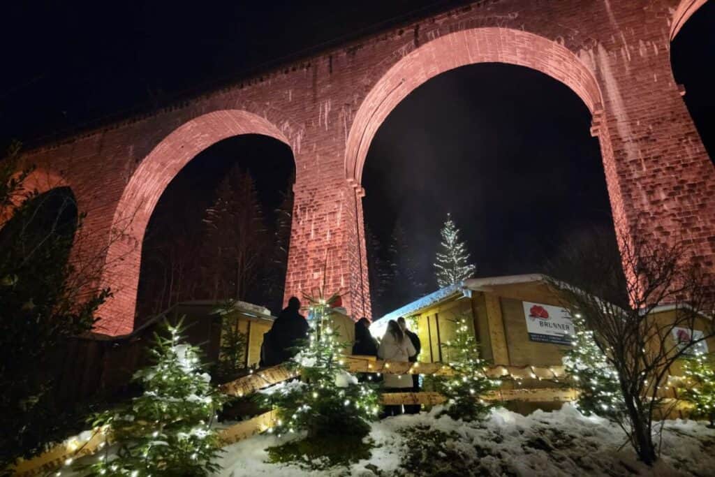 The train tracks at the Ravenna Gorge Christmas market in the forest