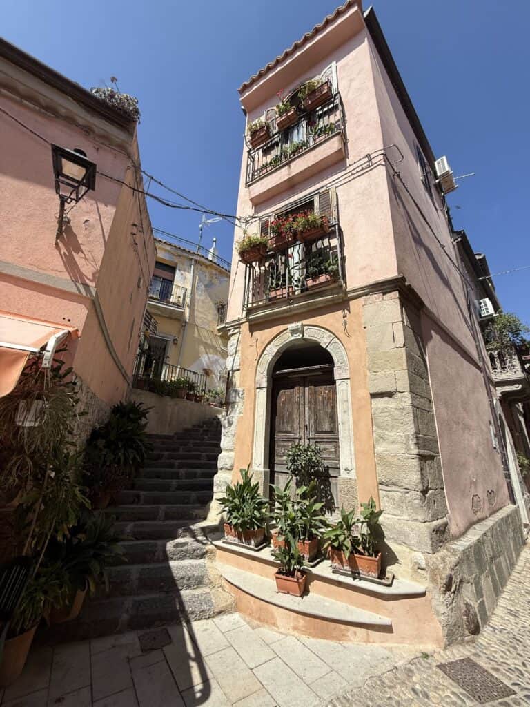 Building in Forza d'Agro