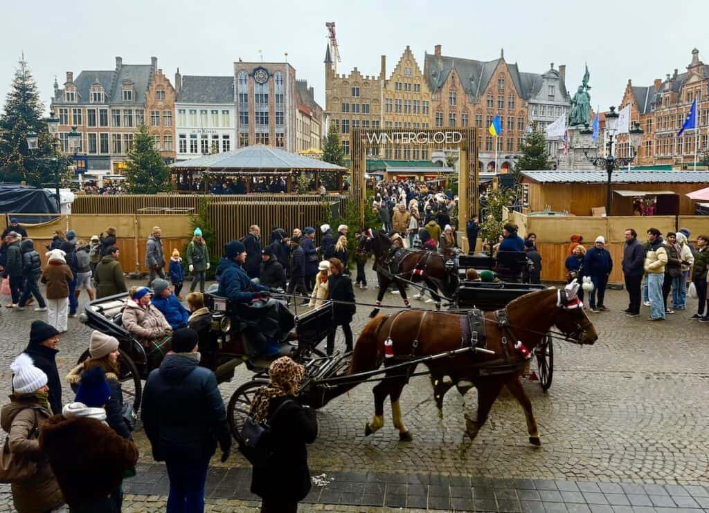 Bruges Christmas Market 2026: Winter Glow, Waffles & an Actual Michelangelo 2 Horse carriage at the Bruges Christmas market gate