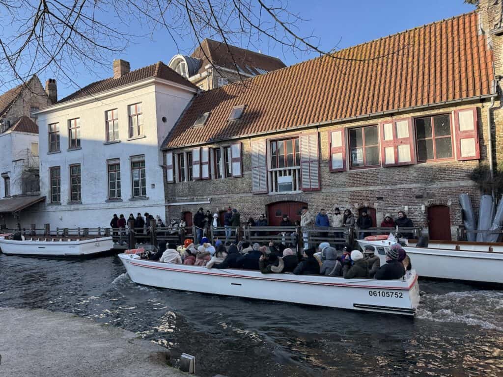 Bruges Christmas Market 2026: Winter Glow, Waffles & an Actual Michelangelo 15 Canal boats in Bruges