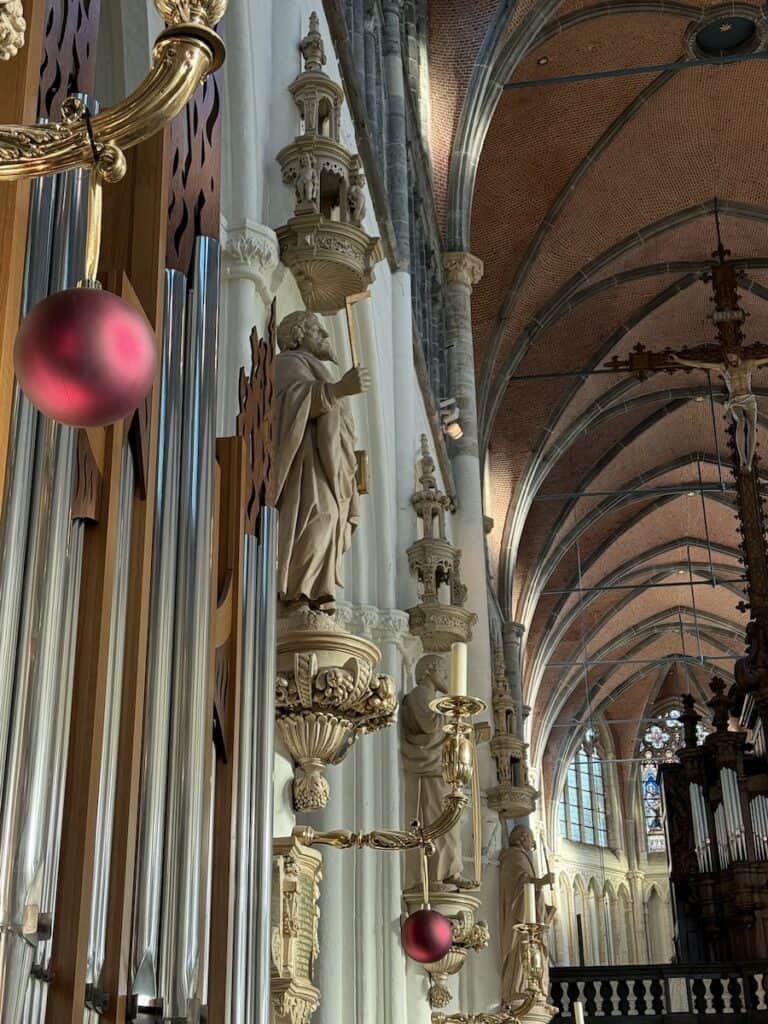 Bruges Christmas Market 2026: Winter Glow, Waffles & an Actual Michelangelo 10 OLV-kerk in Bruges at Christmas time