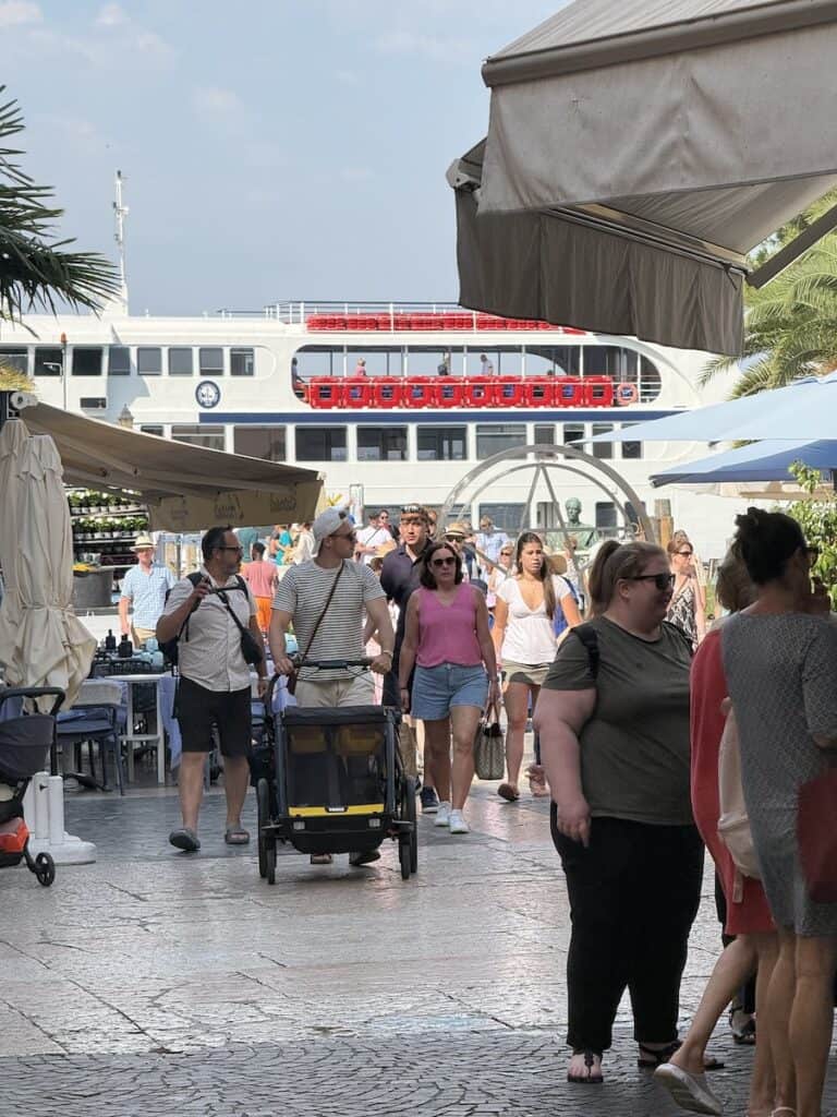Lake Garda from Verona: Why Sirmione is the Best Day Trip 9 Crowds coming off the boat in Sirmione