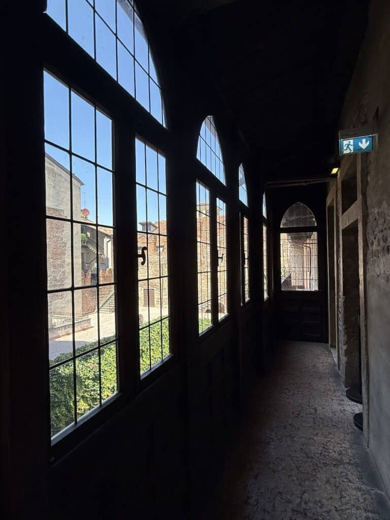 Juliet's Balcony in Verona: New Entrance, New Fee, Still Worth It in 2026? 4 A passageway near Juliet's balcony in Verona