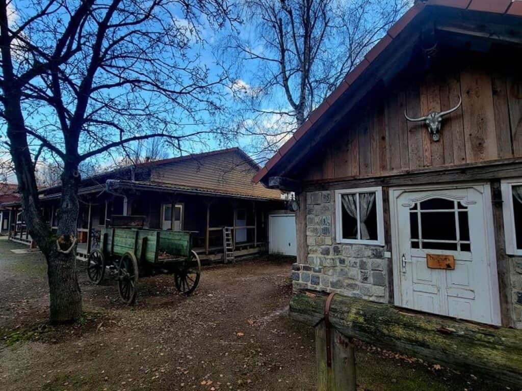 Where to Stay in Rothenburg ob der Tauber: Best Picks for Every Traveler 2 The Old West Ranch in Windelsbach Bavaria